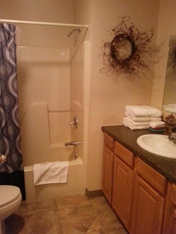 Taneycomo Lakefront Resort Bull Creek Room photo